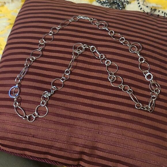 4 Black And Silver Toned Necklaces And 1 Bracelet - Picture 10 of 10